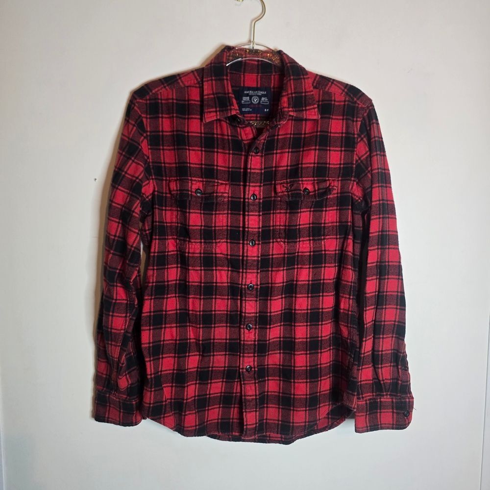American Eagle Outfitters Red and Black Flannel Shirt Small